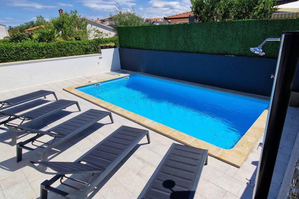 Villa Castanea - Kuca Za Odmor S Bazenom Kukci Exterior foto